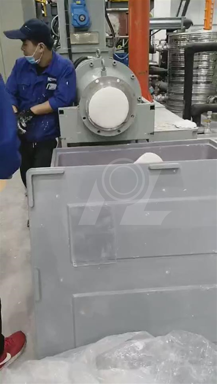 2，上料，捏合精煉
